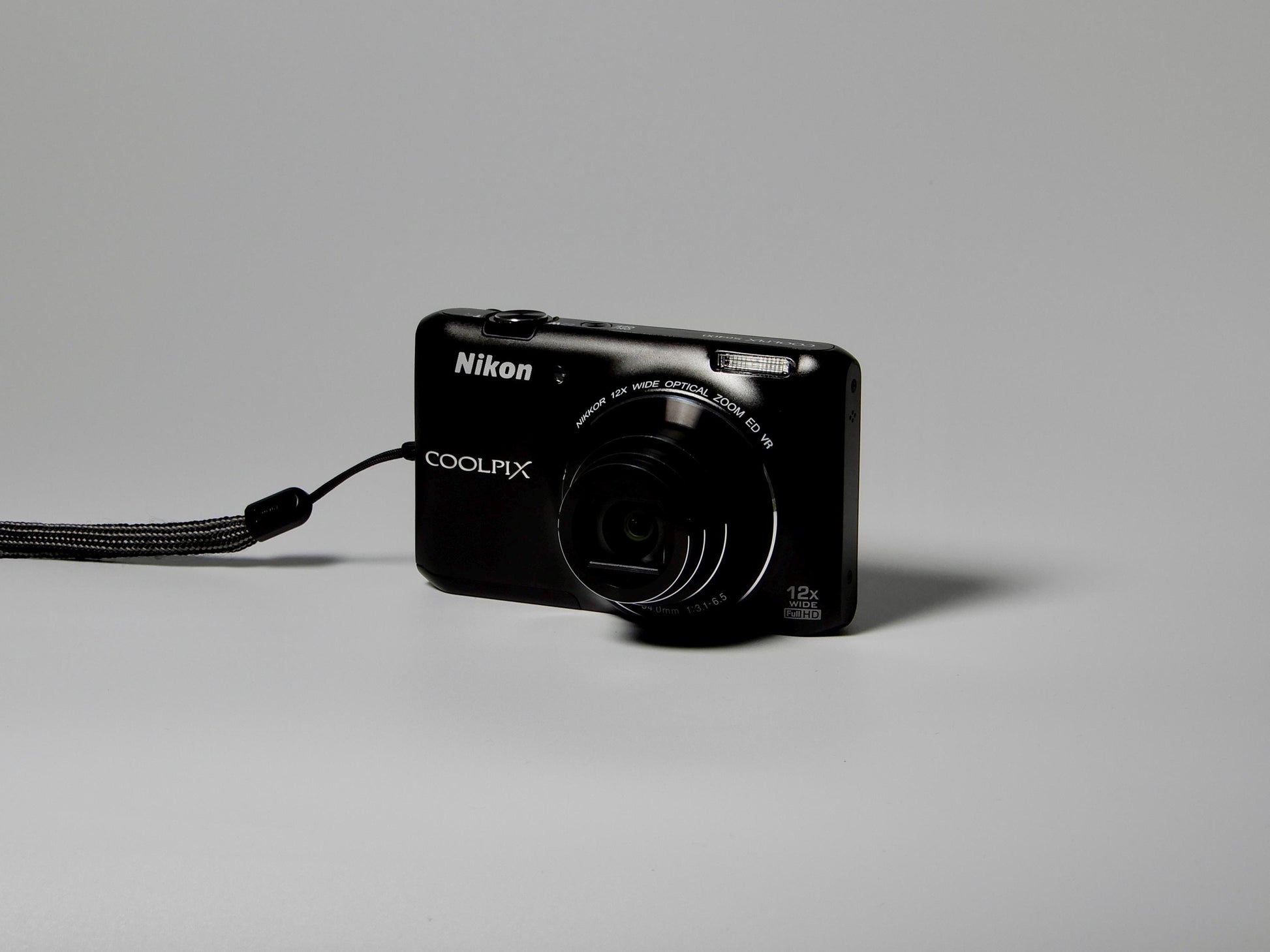 Black Nikon Coolpix S6400 Touchscreen / Digital Camera 16mp