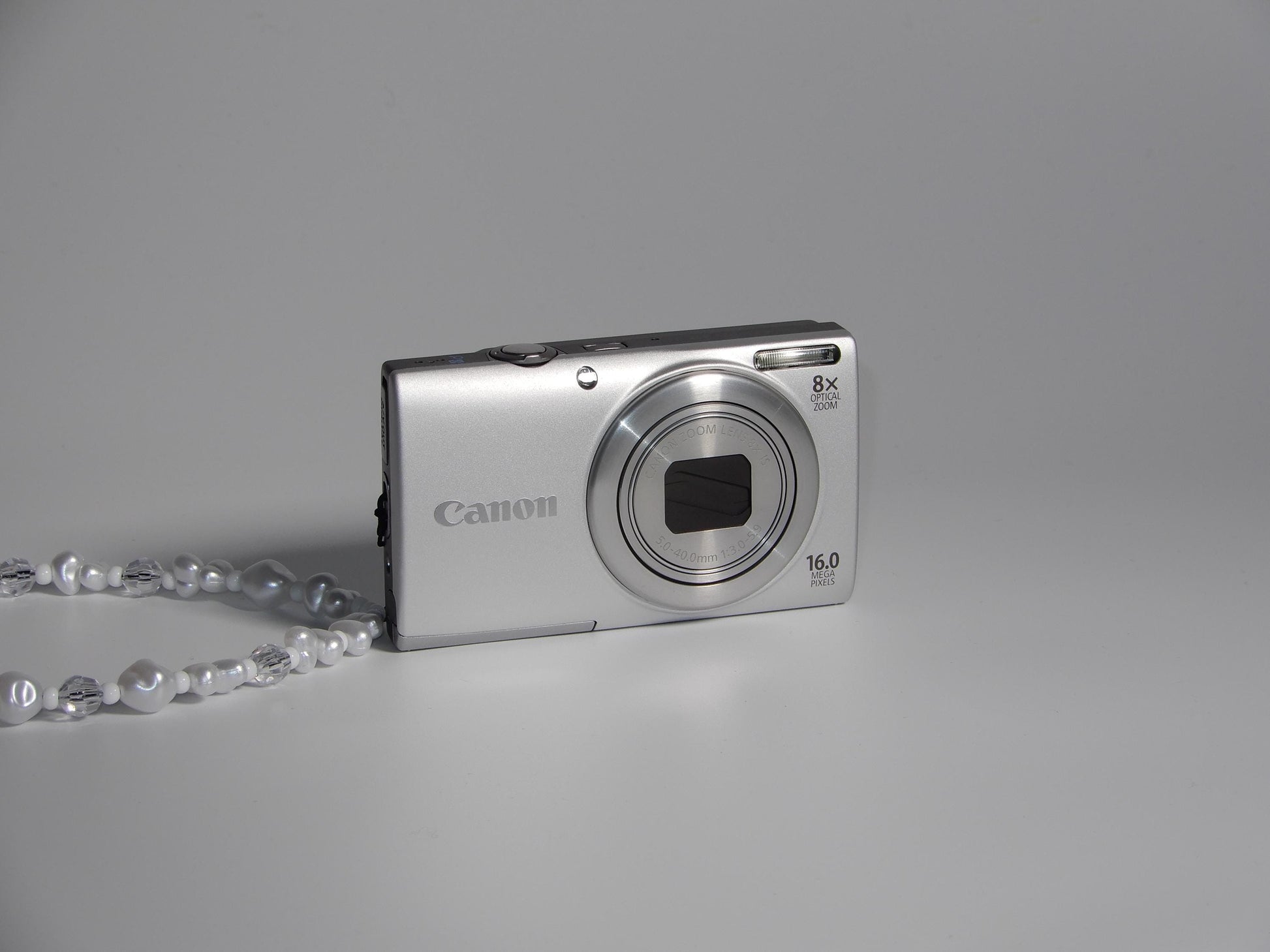 Silver Canon PowerShot A4000 IS / Digital Camera